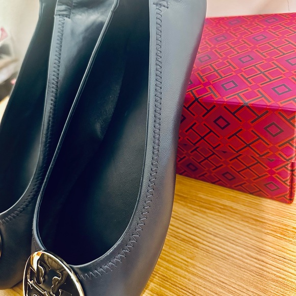 Tory Burch Minnie Travel ladies shoe 11 - Picture 3 of 6